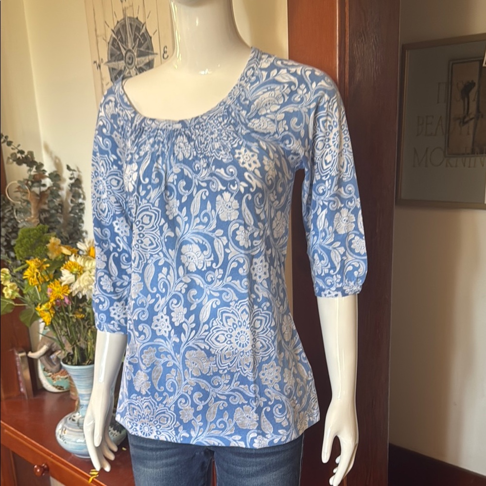 NWT northern reflections size small Blue Floral Women's Top